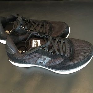 BRAND NEW Saucony Women's Freedom Runner Running Shoe Sz 8.5